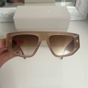 DEZI Tan Gradient Sunglasses